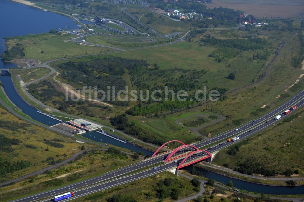 Markkleeberg aus der Vogelperspektive: Schleusenanlagen am Ufer der Wasserstraße des Verbindungskanal Auenhainer Bucht des Markkleeberger See in Markkleeberg im Bundesland Sachsen