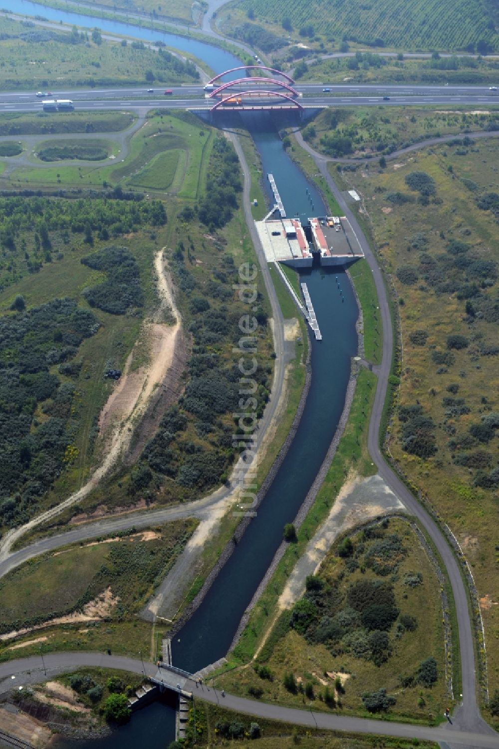 Markkleeberg aus der Vogelperspektive: Schleusenanlagen am Ufer der Wasserstraße des Verbindungskanal Auenhainer Bucht des Markkleeberger See in Markkleeberg im Bundesland Sachsen