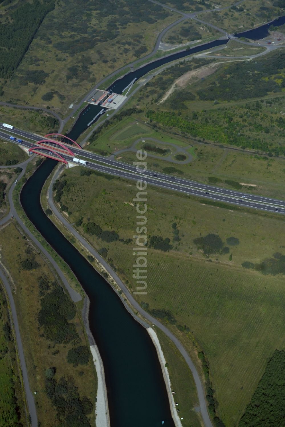 Markkleeberg aus der Vogelperspektive: Schleusenanlagen am Ufer der Wasserstraße des Verbindungskanal Auenhainer Bucht des Markkleeberger See in Markkleeberg im Bundesland Sachsen