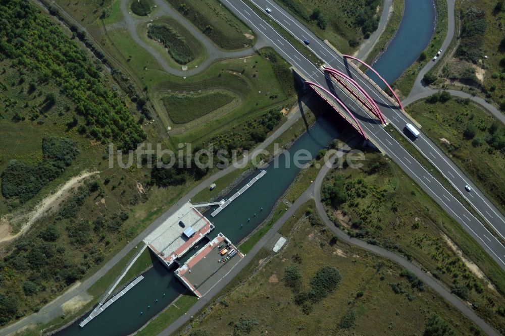 Markkleeberg von oben - Schleusenanlagen am Ufer der Wasserstraße des Verbindungskanal Auenhainer Bucht des Markkleeberger See in Markkleeberg im Bundesland Sachsen