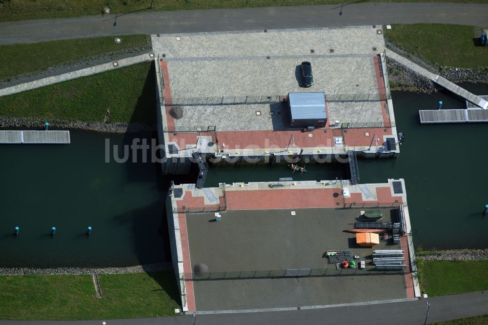 Luftaufnahme Markkleeberg - Schleusenanlagen am Ufer der Wasserstraße des Verbindungskanal Auenhainer Bucht des Markkleeberger See in Markkleeberg im Bundesland Sachsen