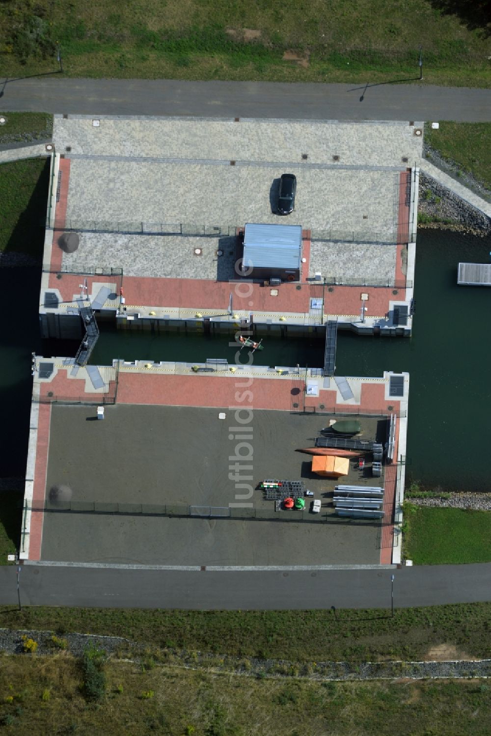 Markkleeberg von oben - Schleusenanlagen am Ufer der Wasserstraße des Verbindungskanal Auenhainer Bucht des Markkleeberger See in Markkleeberg im Bundesland Sachsen