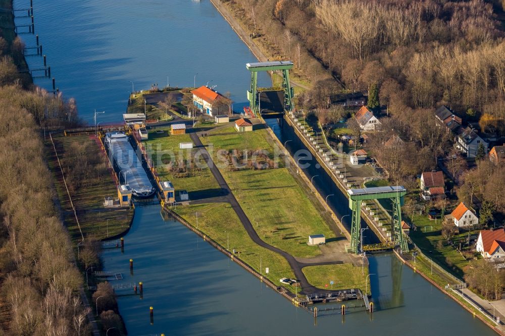 Luftbild Dorsten - Schleusenanlagen am Ufer der Wasserstraße der WDK Wesel-Datteln-Kanal der WSV Wasserstraßen- und Schifffahrtsverwaltung des Bundes in Dorsten im Bundesland Nordrhein-Westfalen, Deutschland