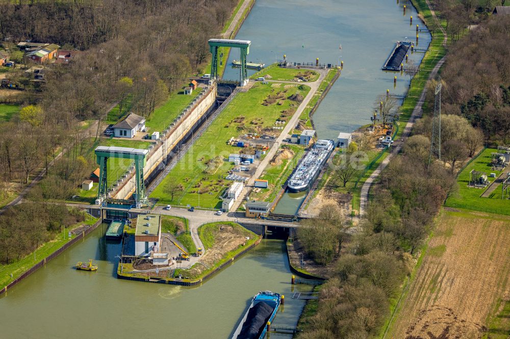 Luftbild Hünxe - Schleusenanlagen am Ufer der Wasserstraße Wesel-Datteln-Kanal in Hünxe im Bundesland Nordrhein-Westfalen, Deutschland