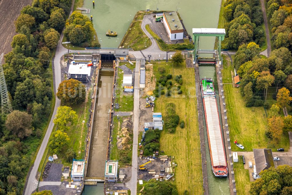 Luftbild Hünxe - Schleusenanlagen am Ufer der Wasserstraße Wesel-Datteln-Kanal in Hünxe im Bundesland Nordrhein-Westfalen, Deutschland