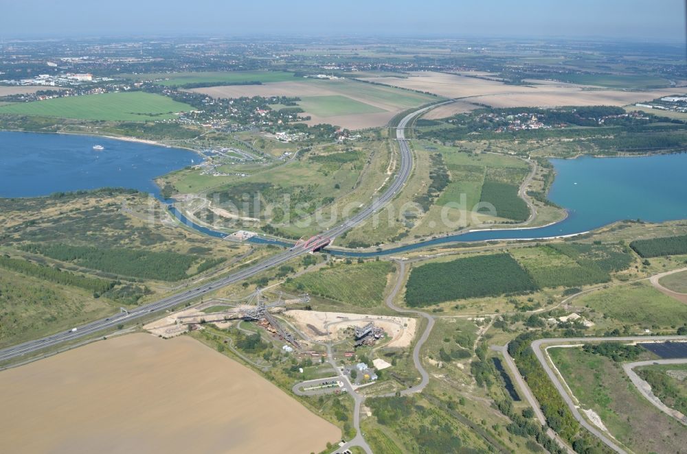 Markkleeberg aus der Vogelperspektive: Schleusenanlagen am Verbindungskanal Auenhainer Bucht des Markkleeberger See und Störmthaler See in Markkleeberg im Bundesland Sachsen