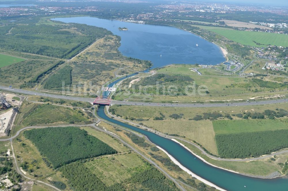 Markkleeberg von oben - Schleusenanlagen am Verbindungskanal Auenhainer Bucht des Markkleeberger See und Störmthaler See in Markkleeberg im Bundesland Sachsen