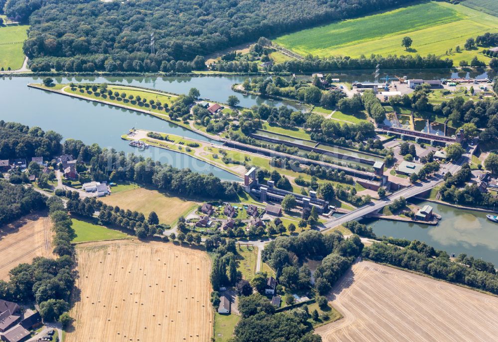 Luftbild Waltrop - Schleusenpark Waltrop mit Neuem Schiffshebewerk und Sparschleuse und historisches Schiffshebewerk Henrichenburg am Rhein-Herne-Kanal in Waltrop im Bundesland Nordrhein-Westfalen