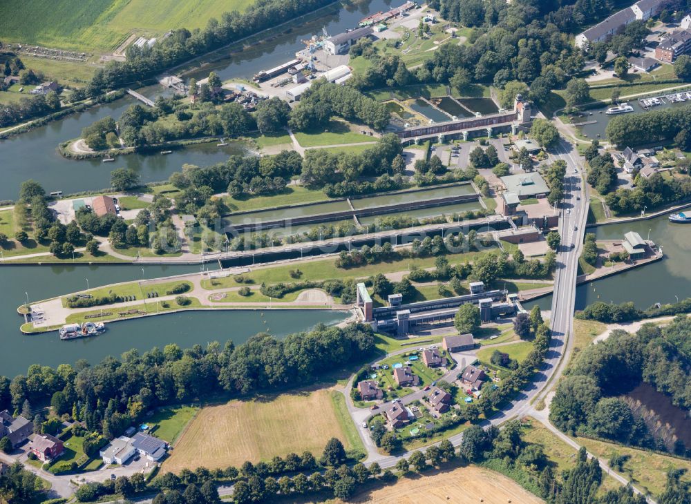 Luftaufnahme Waltrop - Schleusenpark Waltrop mit Neuem Schiffshebewerk und Sparschleuse und historisches Schiffshebewerk Henrichenburg am Rhein-Herne-Kanal in Waltrop im Bundesland Nordrhein-Westfalen