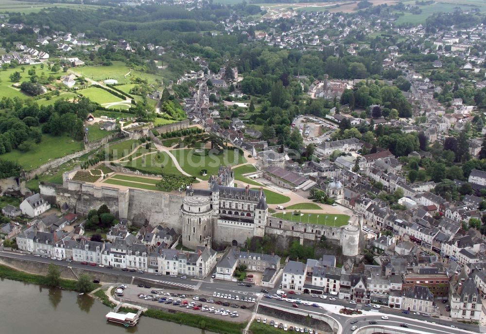 Amboise von oben - Schloss Ambois im Departement Indre-et-Loire in der Region Centre in Frankreich