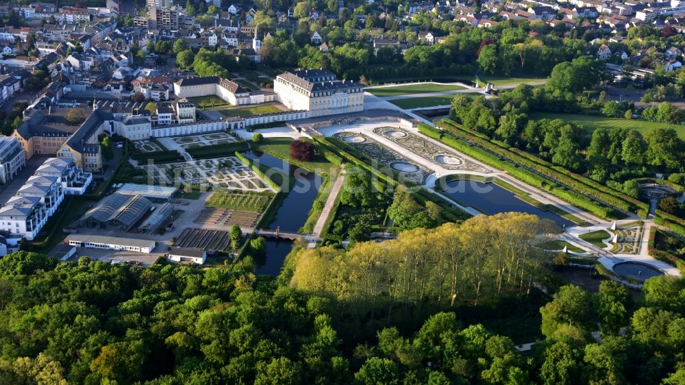 Brühl aus der Vogelperspektive: Schloss Augustusburg in Brühl in Nordrhein-Westfalen