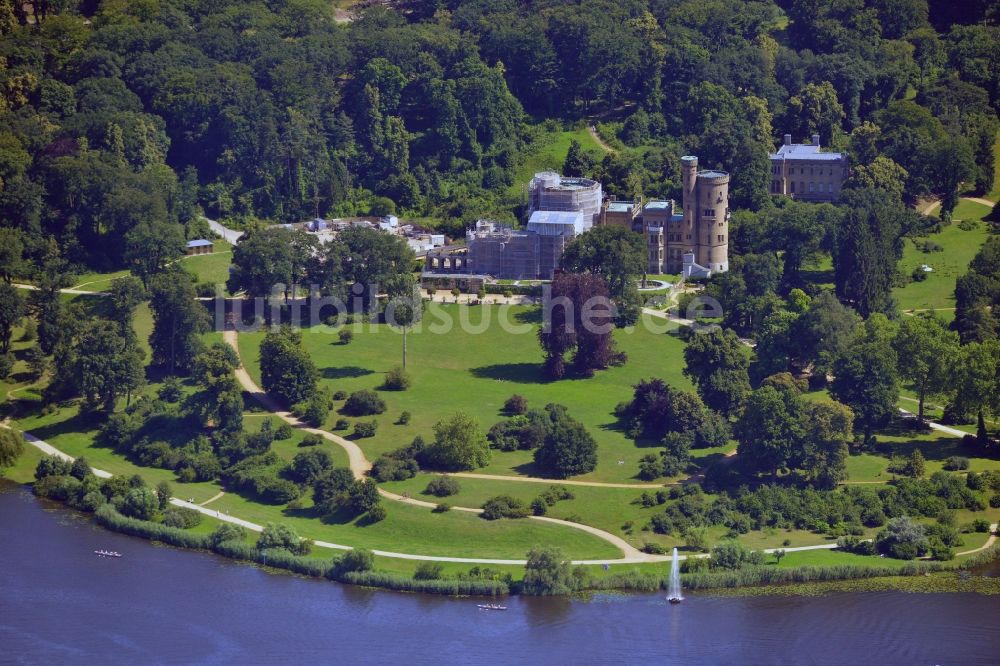 Luftbild Potsdam - Schloss Babelsberg im Park und Stadtteil Babelsberg in der Landeshauptstadt Potsdam im Bundesland Brandenburg