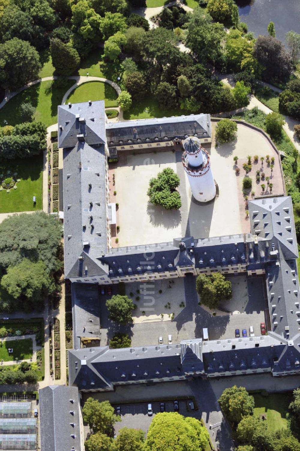 Bad Homburg von oben - Schloss Bad Homburg und Schlosspark in Homburg, Hessen