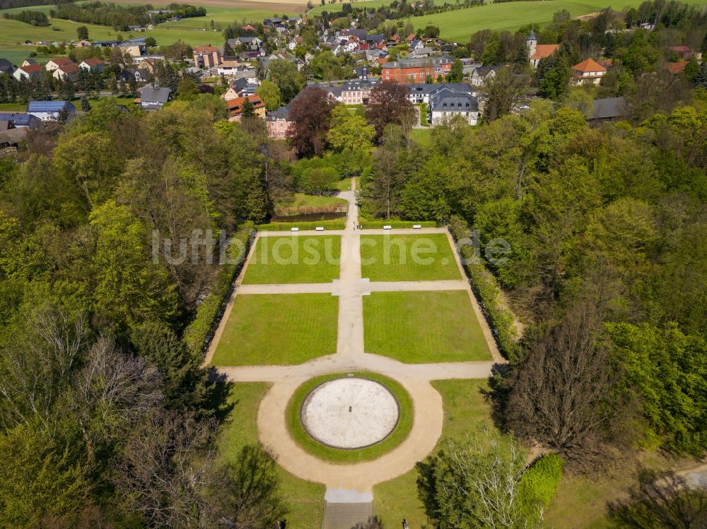 Großharthau von oben - Schloß Barock- und Schlosspark in Großharthau im Bundesland Sachsen, Deutschland