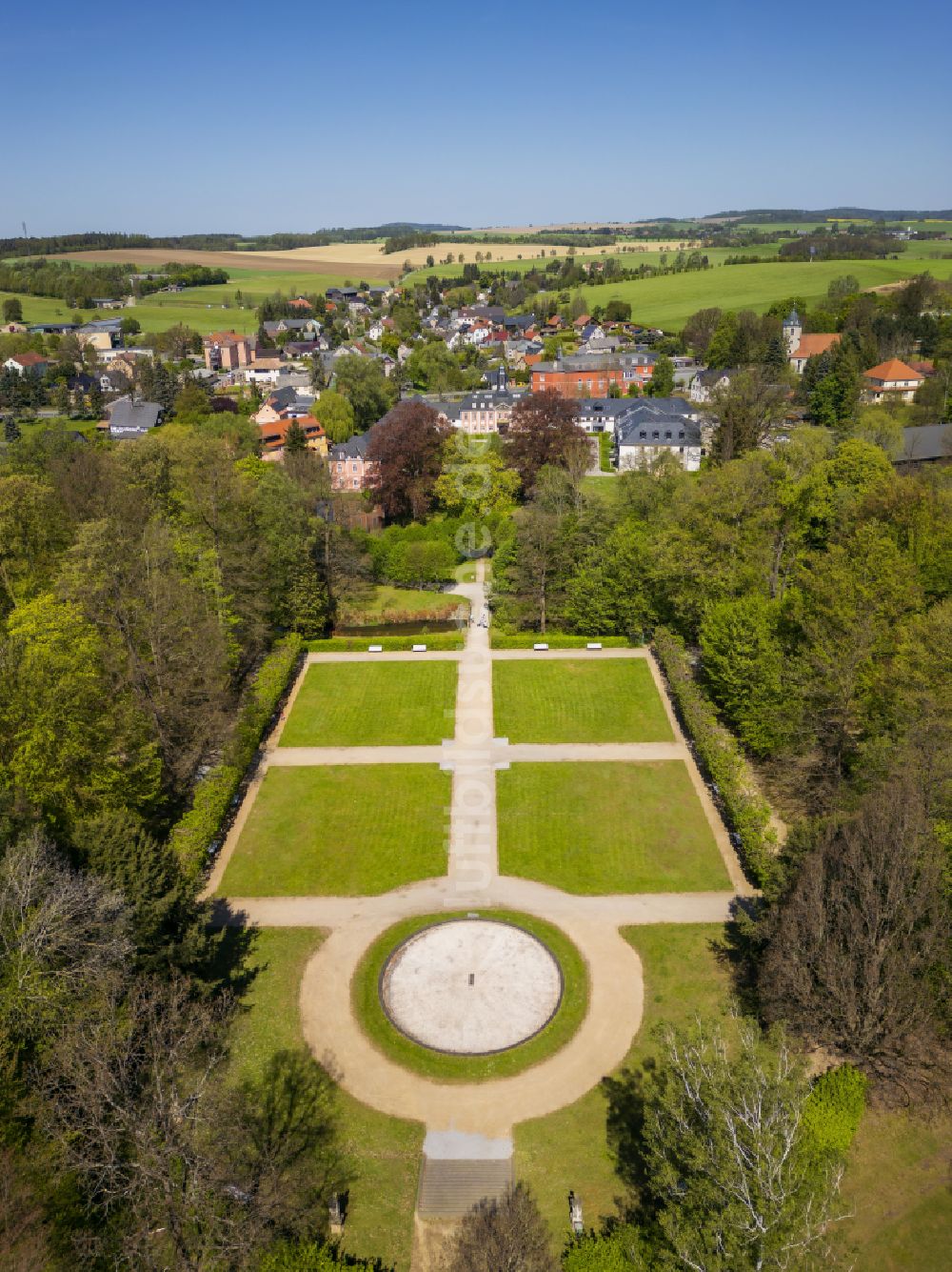 Großharthau aus der Vogelperspektive: Schloß Barock- und Schlosspark in Großharthau im Bundesland Sachsen, Deutschland