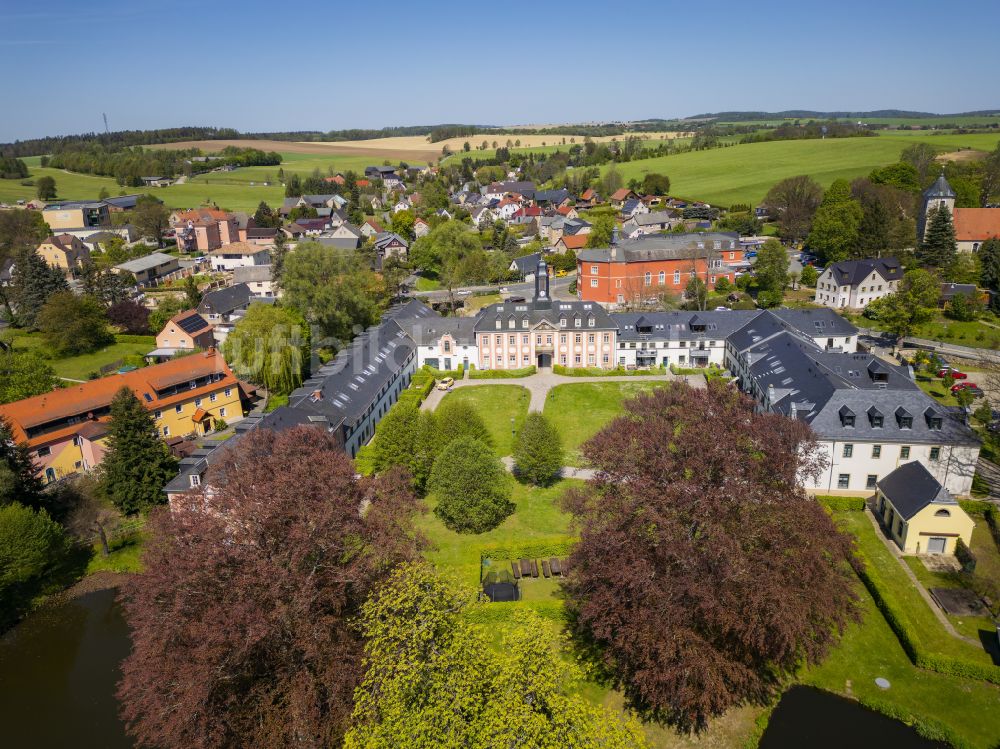 Luftaufnahme Großharthau - Schloß Barock- und Schlosspark in Großharthau im Bundesland Sachsen, Deutschland