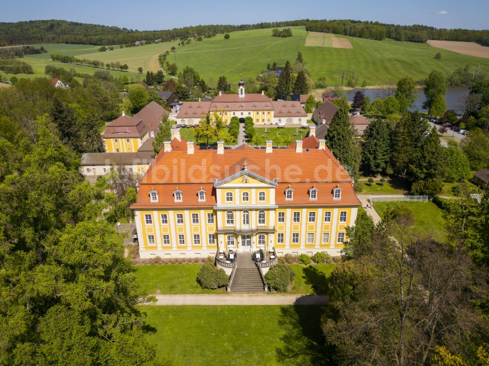 Rammenau aus der Vogelperspektive: Schloß Barockschloss Rammenau in Rammenau im Bundesland Sachsen, Deutschland