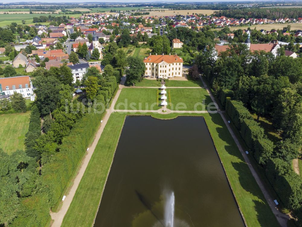 Zabeltitz von oben - Schloß - Barockschloss in Zabeltitz im Bundesland Sachsen, Deutschland