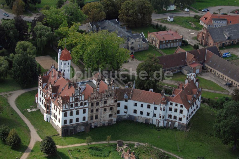 Luftbild Basedow - Schloss Basedow