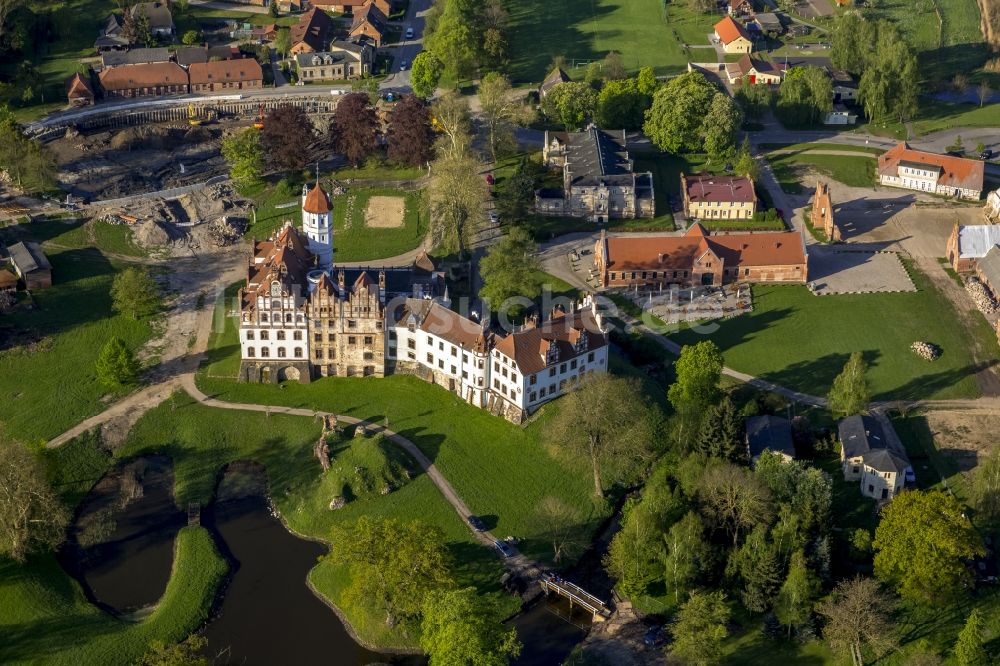 Luftaufnahme Basedow - Schloss Basedow Basedow im Bundesland Mecklenburg-Vorpommern