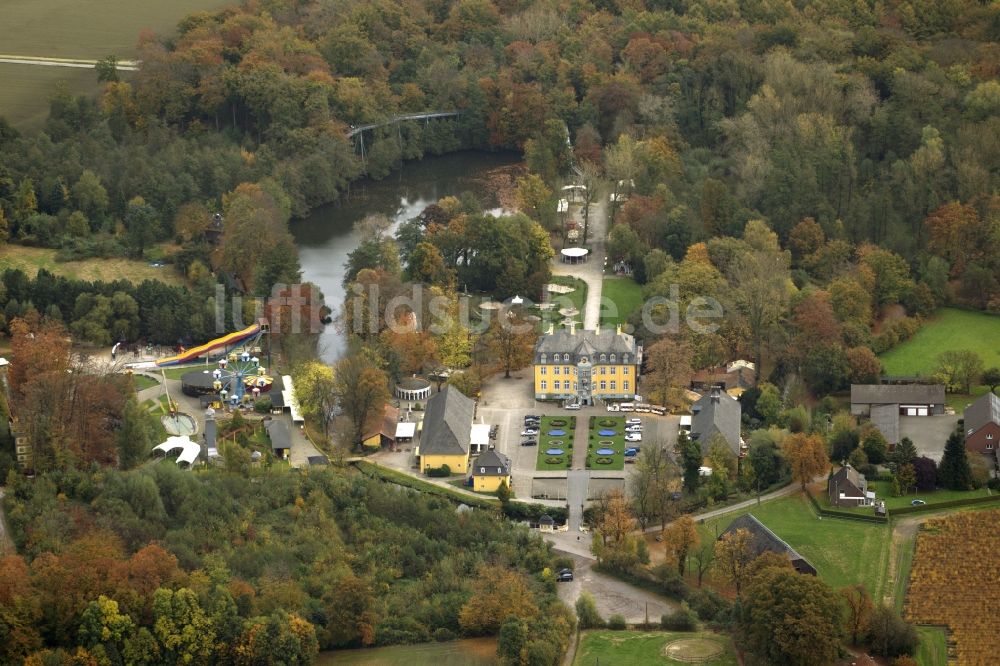 Luftbild Bottrop - Schloss Beck im Warner Brothers Movieworld in Bottropp-Kirchhellen im Bundesland Nordrhein-Westfalen