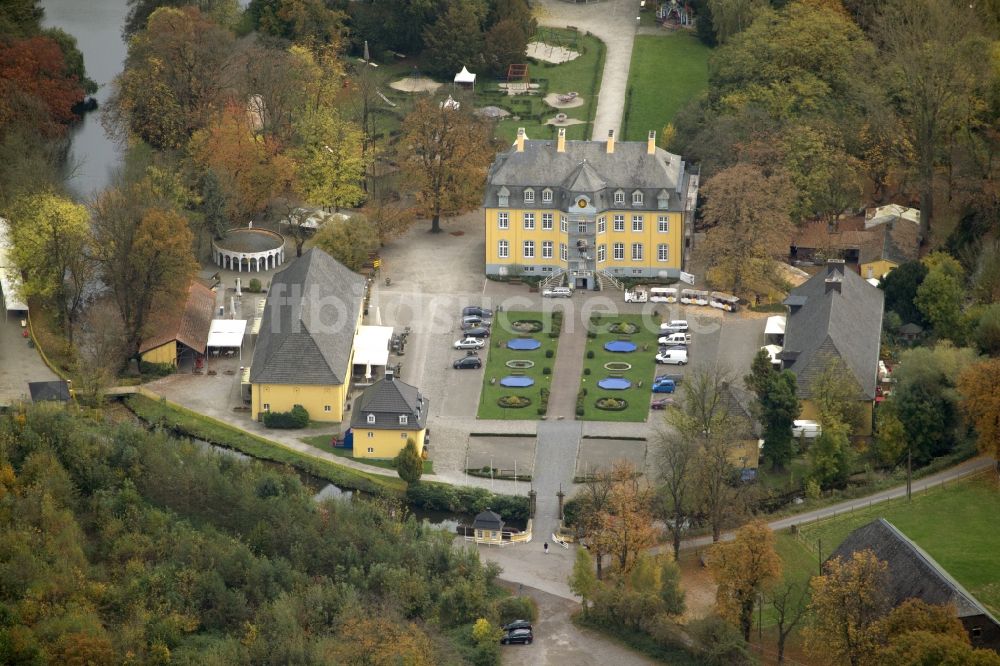 Luftaufnahme Bottrop - Schloss Beck im Warner Brothers Movieworld in Bottropp-Kirchhellen im Bundesland Nordrhein-Westfalen