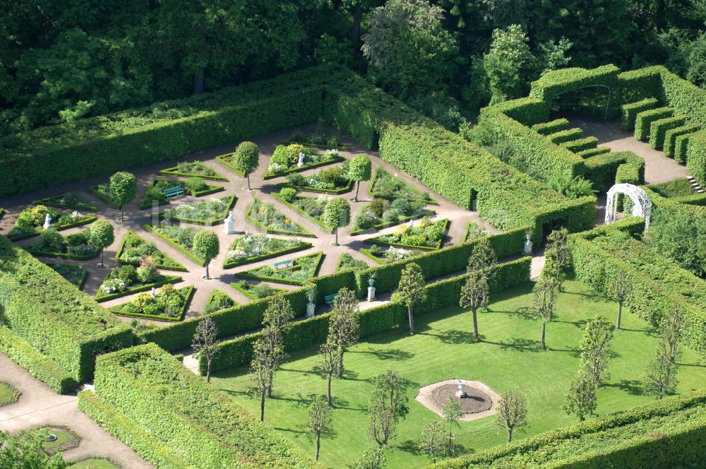 Weimar aus der Vogelperspektive: Schloss Belvedere südlich von Weimar in Thüringen