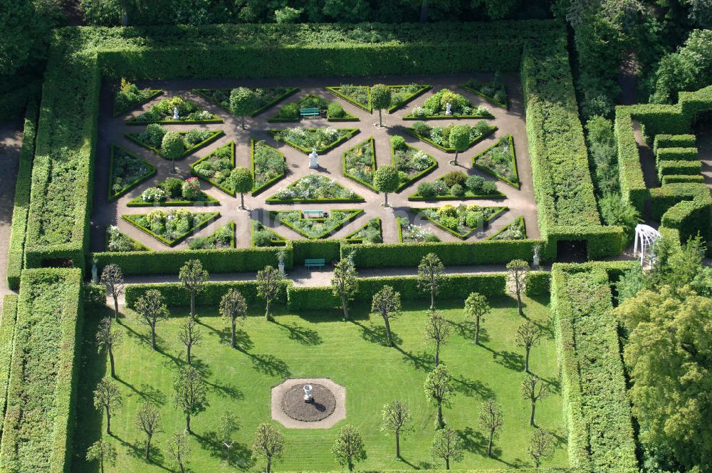 Weimar von oben - Schloss Belvedere südlich von Weimar in Thüringen