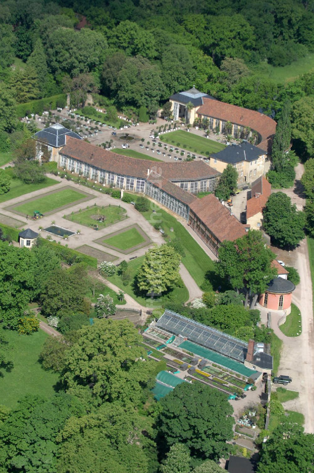 Weimar aus der Vogelperspektive: Schloss Belvedere südlich von Weimar in Thüringen