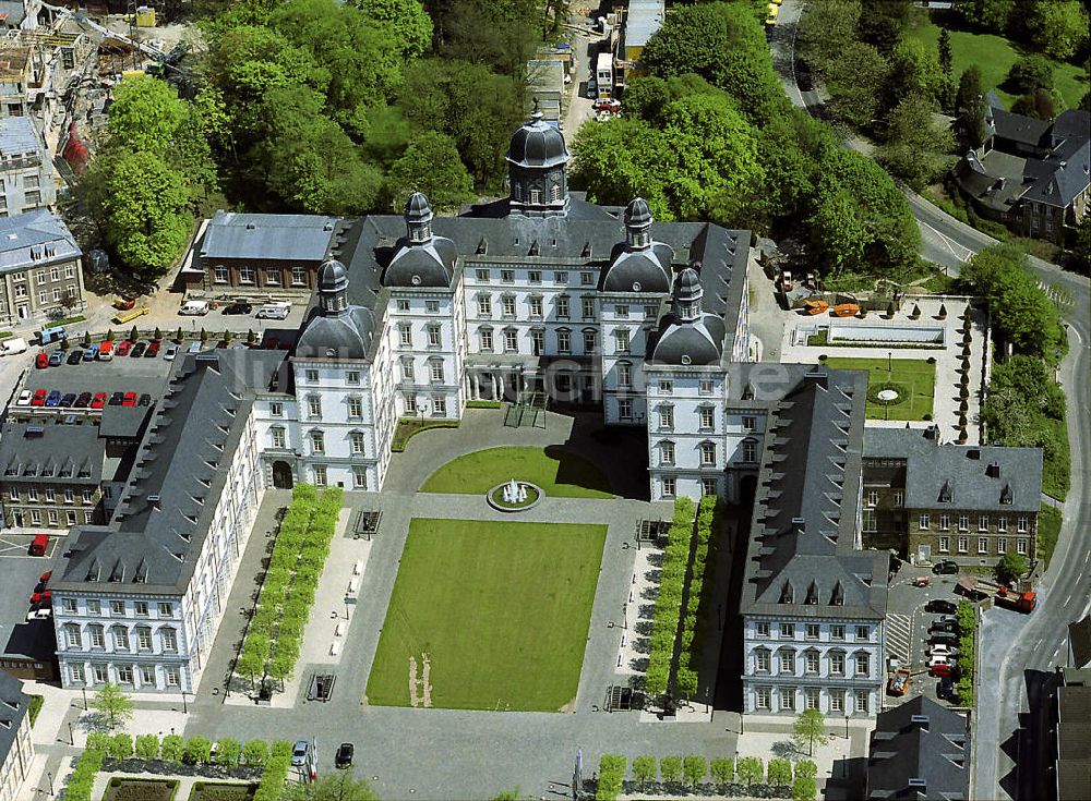 Bergisch Gladbach von oben - Schloss Bensberg im gleichnamigen Stadtteil von Bergisch Gladbach im Bergischen Land (Nordrhein-Westfalen)