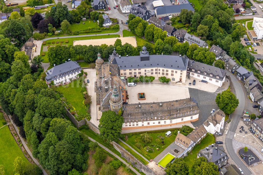 Luftaufnahme Bad Berleburg - Schloss Berleburg in Bad Berleburg im Kreis Siegen-Wittgenstein im Bundesland Nordrhein-Westfalen