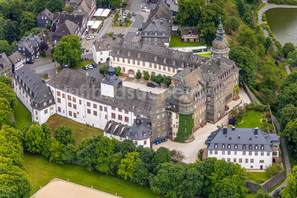 Bad Berleburg von oben - Schloss Berleburg in Bad Berleburg im Kreis Siegen-Wittgenstein im Bundesland Nordrhein-Westfalen