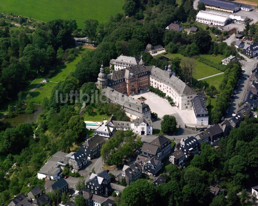 Luftaufnahme Bad Berleburg - Schloß Berleburg mit Orangerie im Kreis Siegen-Wittgenstein im Bundesland Nordrhein-Westfalen