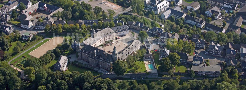 Bad Berleburg von oben - Schloss Berleburg und Schlosspark