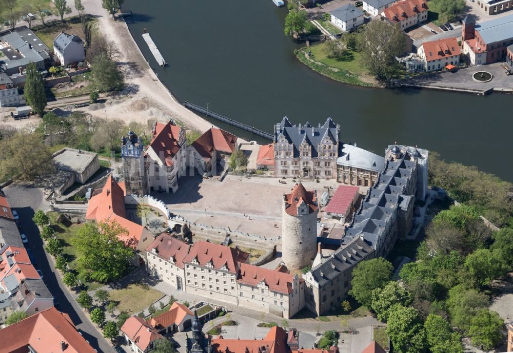 Bernburg (Saale) aus der Vogelperspektive: Schloss Bernburg in Bernburg (Saale) im Bundesland Sachsen-Anhalt