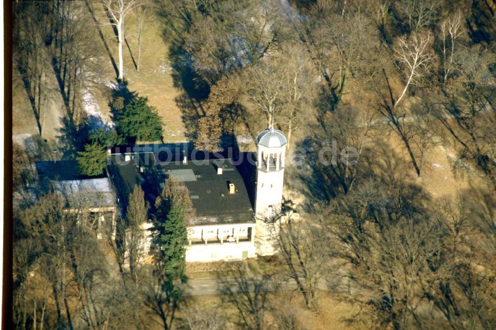 Berlin - Biesdorf aus der Vogelperspektive: Schloß Biesdorf mit Parkanlagen an der B1 in Berlin - Marzahn / Biesdorf.