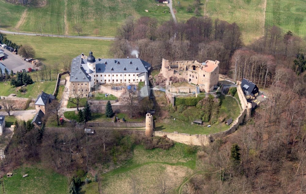 Frauenstein aus der Vogelperspektive: Schloss und Burg Frauenstein im Erzgebirge in Sachsen