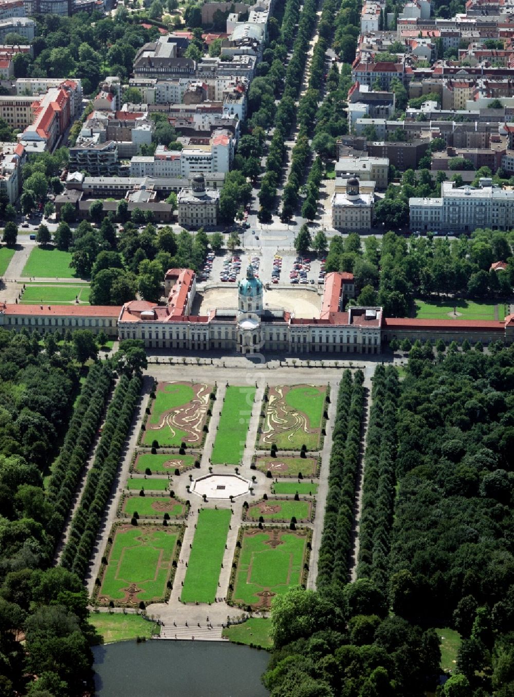 Berlin aus der Vogelperspektive: Schloß Charlottenburg in Berlin