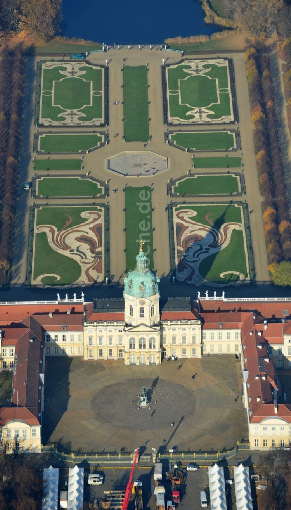 Luftbild Berlin - Schloß Charlottenburg in Berlin