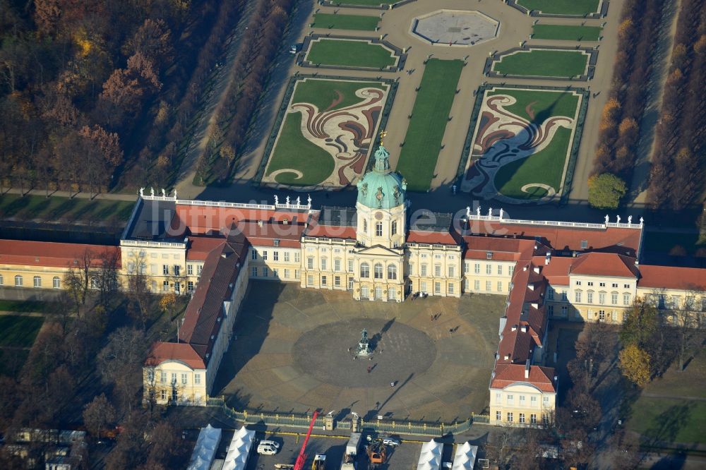 Luftaufnahme Berlin - Schloß Charlottenburg in Berlin