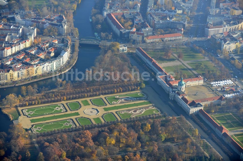 Luftaufnahme Berlin - Schloß Charlottenburg in Berlin