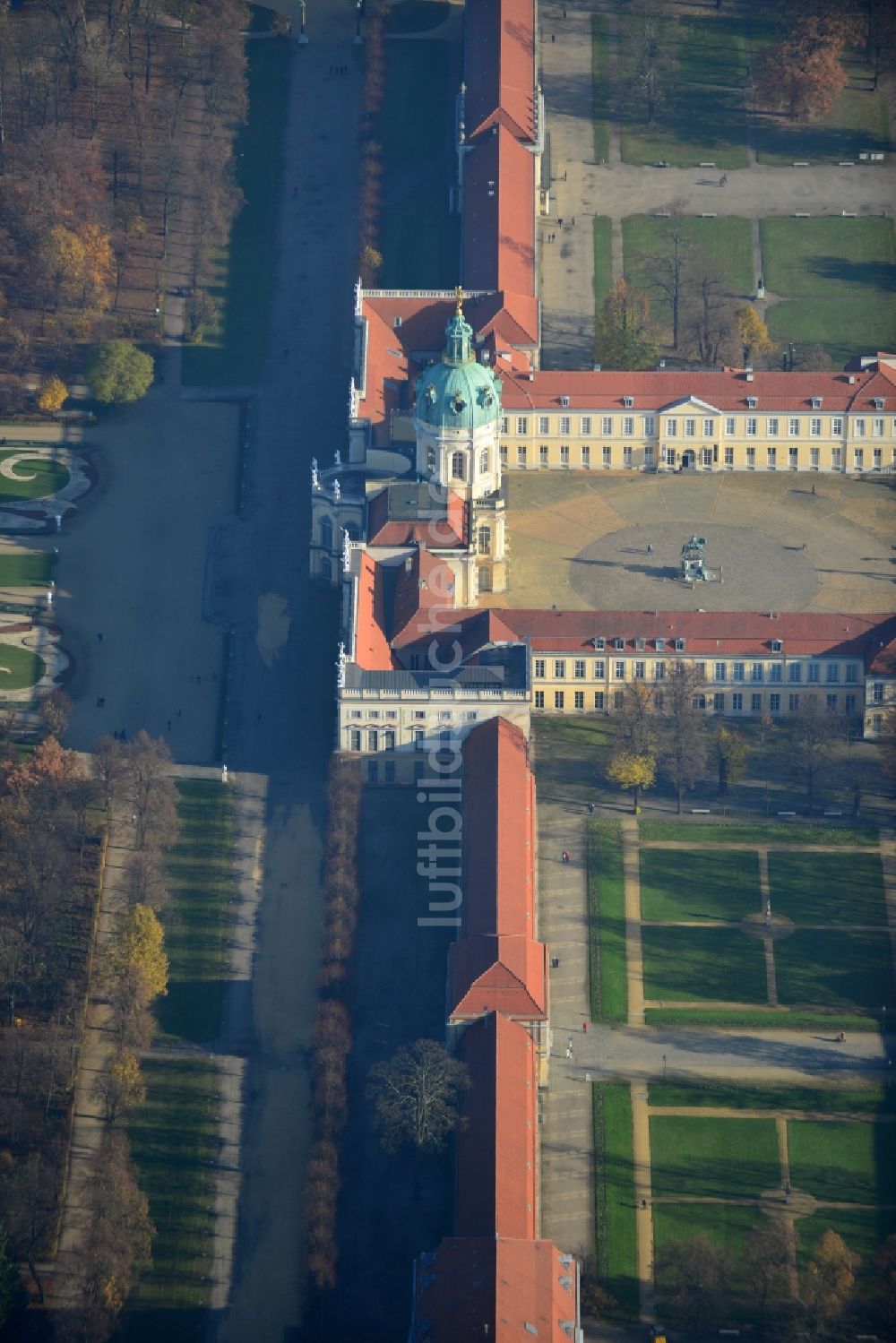 Berlin von oben - Schloß Charlottenburg in Berlin