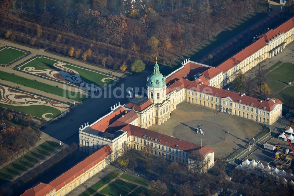 Luftbild Berlin - Schloß Charlottenburg in Berlin