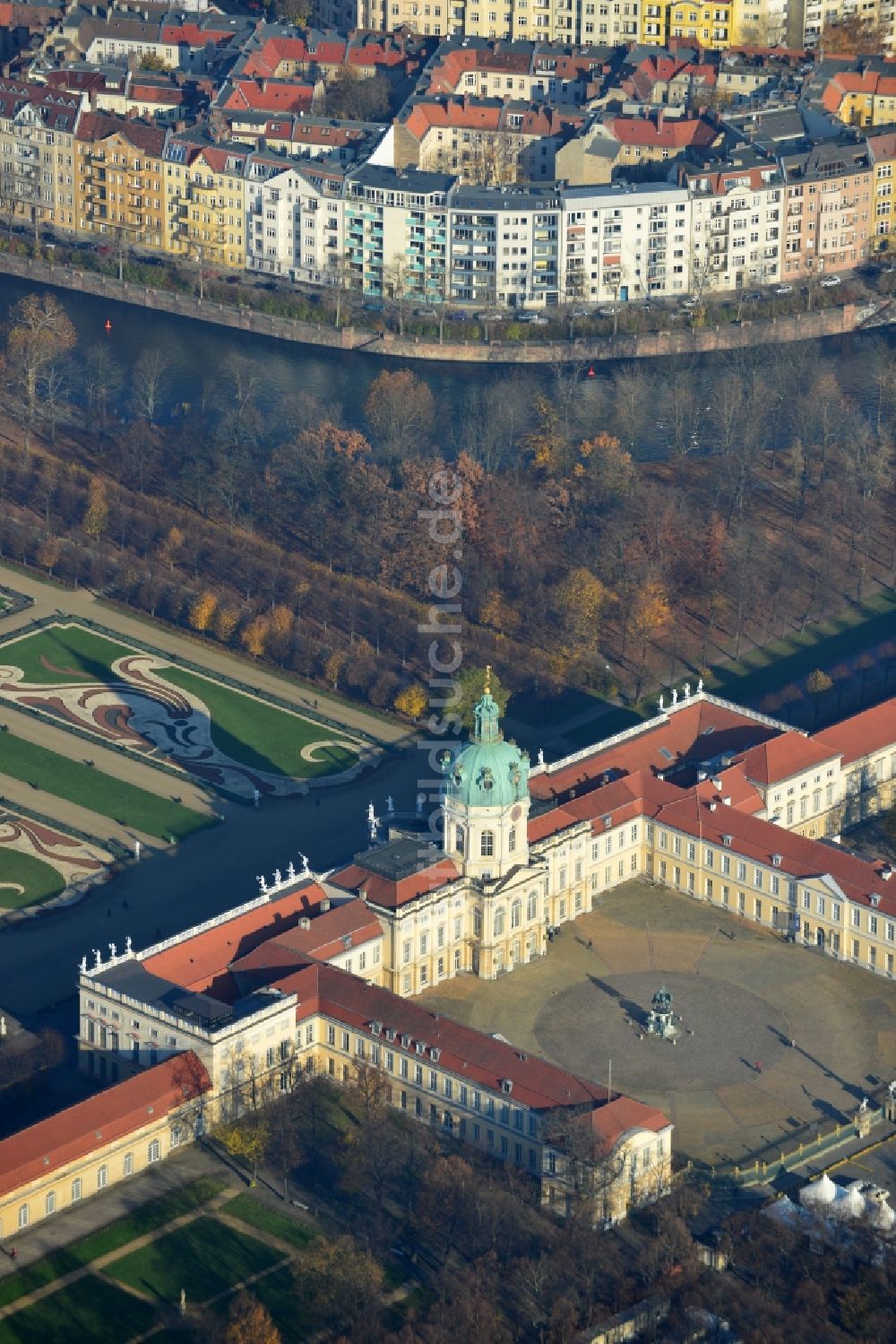 Luftaufnahme Berlin - Schloß Charlottenburg in Berlin