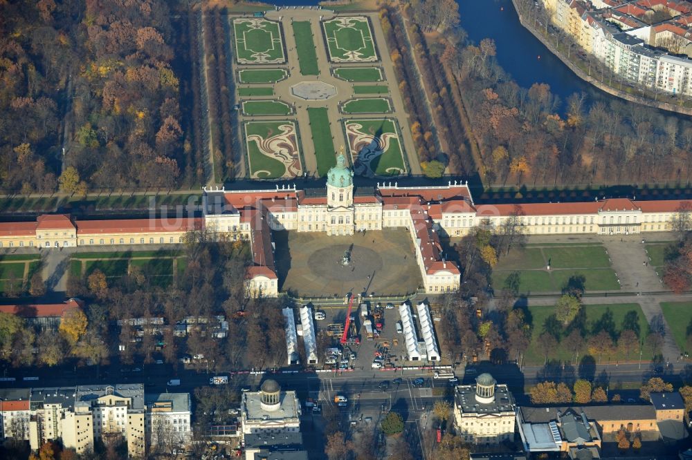 Berlin von oben - Schloß Charlottenburg in Berlin