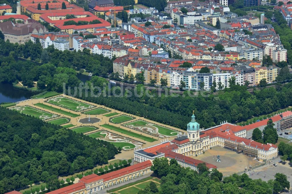 Luftaufnahme Berlin - Schloß Charlottenburg in Berlin