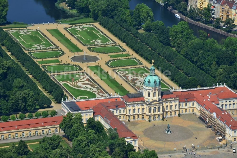 Berlin aus der Vogelperspektive: Schloß Charlottenburg in Berlin