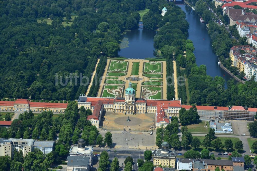 Berlin aus der Vogelperspektive: Schloß Charlottenburg in Berlin