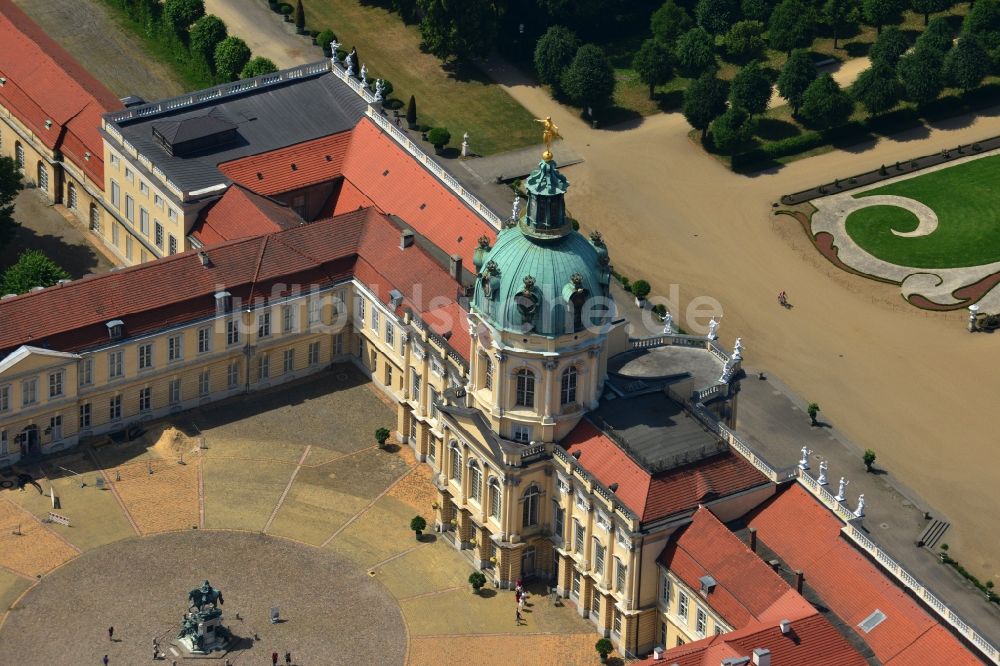 Berlin von oben - Schloß Charlottenburg in Berlin