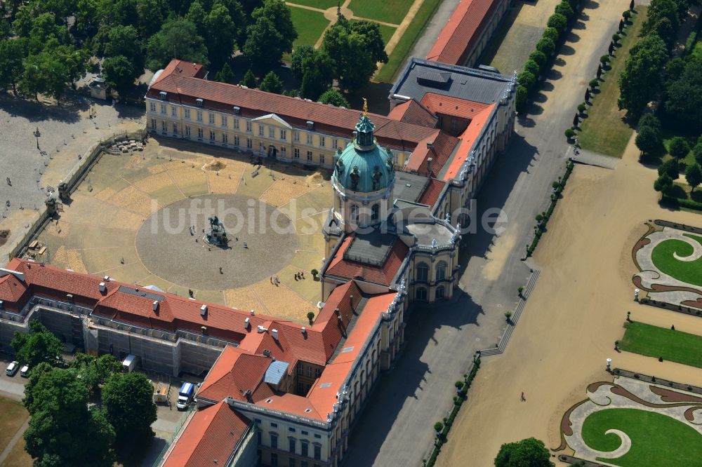 Luftaufnahme Berlin - Schloß Charlottenburg in Berlin